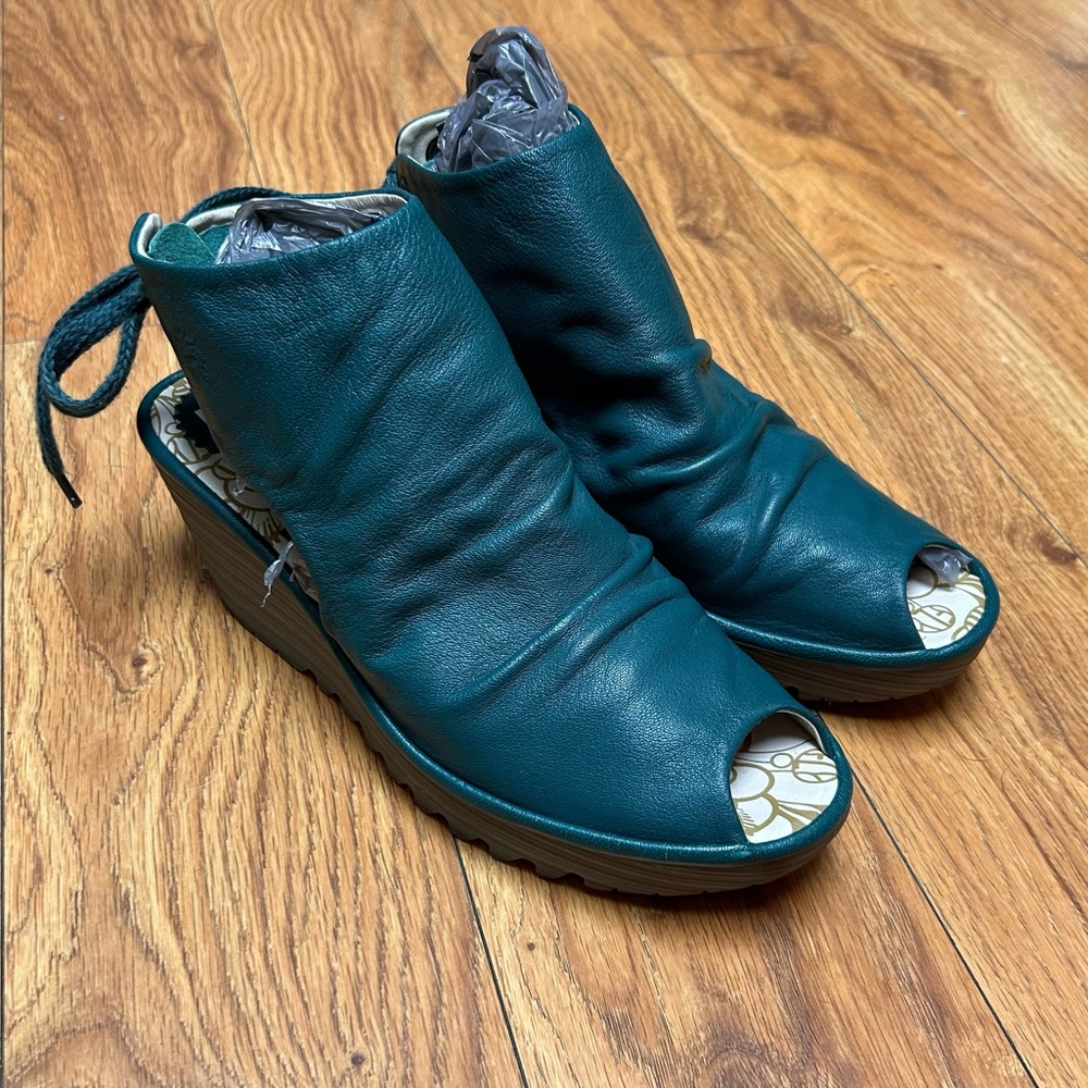 Fly London Boot Yema Size 10-10.5 EUR 41 Green/Bliw Bootie Peep Toe Wedge. Teal.